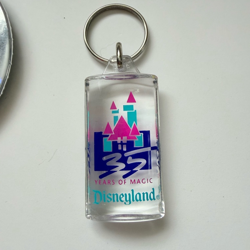 Vintage Disney Lot 35 Years of Magic Disneyland - Holographic Pin Button & more - Picture 5 of 10